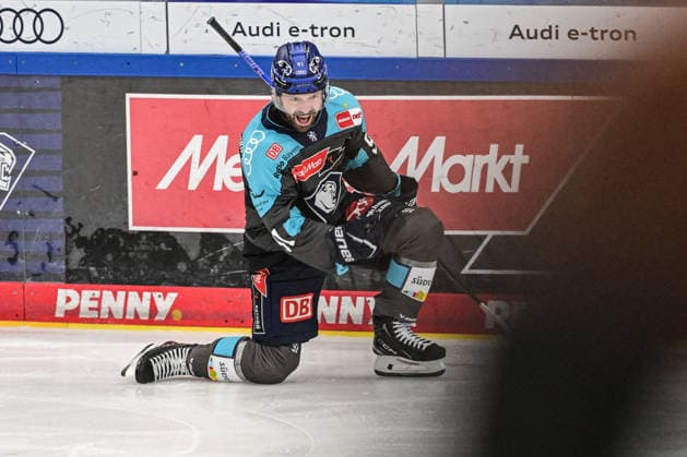 Penny DEL 26 27: Penny DEL Ingolstadt vs. Adler Mannheim; Ingolstadt, 27.09.2026 Jubel von Riley Sheen (ERC Ingolstadt, 91) nqch dem 1:0 Führungstreffer. Ingolstadt; 27.09.2026; Penny DEL; 4. Spieltag, ERC ingolstadt gegen Adler Mannheim; SATURN Arena Ingolstadt Copyright: xBEAUTIFULxSPORTS Märklx