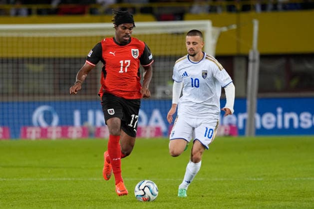 SOCCER - NL, AUT vs KOS VIENNA,AUSTRIA,27.SEP.26 - SOCCER - UEFA Nations League, OEFB international match, Länderspiel, Nationalmannschaft Austria vs Kosovo. Image shows Carney Chukwuemeka (AUT) and Edon Zhegrova (KOS).  GEPAxpictures xKevinxKada