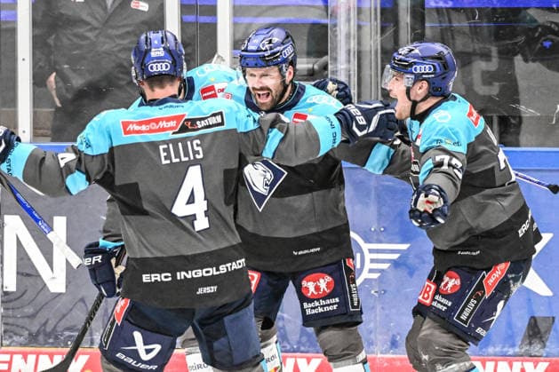 Penny DEL 26 27: Penny DEL Ingolstadt vs. Adler Mannheim; Ingolstadt, 27.09.2026 Jubel der Ingolstädter nach dem 1:0 Führungstreffer von Riley Sheen (ERC Ingolstadt, 91) . Ingolstadt; 27.09.2026; Penny DEL; 4. Spieltag, ERC ingolstadt gegen Adler Mannheim; SATURN Arena Ingolstadt Copyright: xBEAUTIFULxSPORTS Märklx