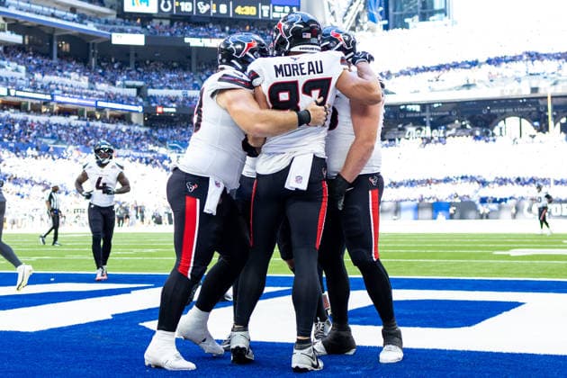 Sep 27, 2026; Indianapolis, IN, USA; Houston Texans tight end Foster Moreau (87) celebrates touchdown with his teammates during NFL, American Football Herren, USA game action against the Indianapolis Colts at Lucas Oil Stadium. Mandatory Credit: -Cal Media Indianapolis USA - ZUMAc04_ 20260927_zma_c04_037 Copyright: xJohnxMersitsx