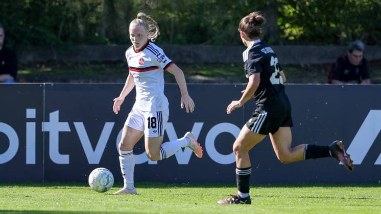 v.li.: Franziska Mai (1. FC Nürnberg, 18) und Anna Hof (ATS Buntentor, 23) im Zweikampf, Duell, Dynamik, Aktion, Action, Spielszene, DIE DFB-RICHTLINIEN UNTERSAGEN JEGLICHE NUTZUNG VON FOTOS ALS SEQUENZBILDER UND ODER VIDEOÄHNLICHE FOTOSTRECKEN. DFB REGULATIONS PROHIBIT ANY USE OF PHOTOGRAPHS AS IMAGE SEQUENCES AND OR QUASI-VIDEO., 27.09.2026, Bremen (Deutschland), Fussball, DFB-Pokal Frauen, ATS Buntentor - 1. FC Nürnberg
