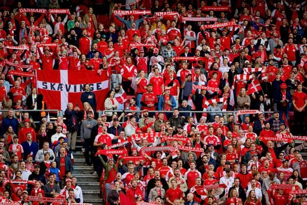 RECORD DATE NOT STATED Football - UEFA Nations League - Group A4 - Denmark v Wales COPENHAGEN, DENMARK - Sunday, September 27, 2026: Denmark supporters sing the national anthem before the UEFA Nations League Group A4 Matchday 2 match between Denmark and Wales at the Parken Stadium. Denmark won 2-0. (Photo by Amanda McMaster Propaganda) COPENHAGEN Parken Stadium COPENHAGEN DENMARK  Copyright: xAmandaxMcMasterx 2026-09-27-Denmark_v_Wales-068