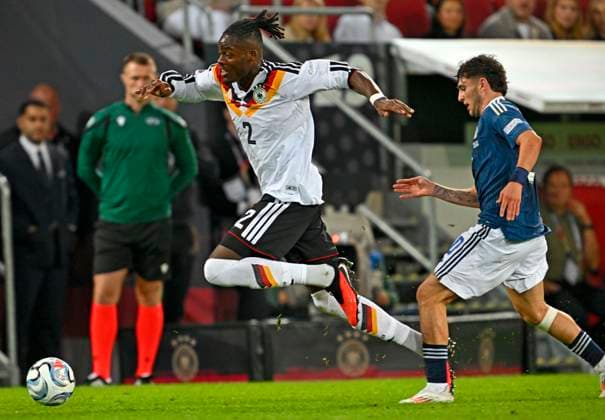 27.09.2026, Fussball UEFA Nations-League 2026 2027, 2.Spieltag, Deutschland - Griechenland, in der WWK-Arena Augsburg, Yann Aurel Bisseck (Deutschland) am Ball.