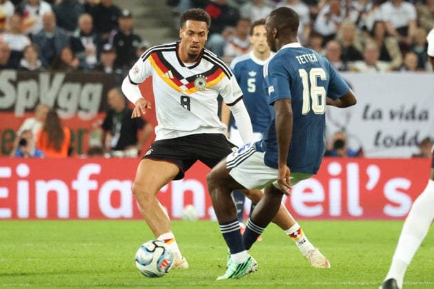 27.09.2026, xrekx, Fussball UEFA Nations League, Deutschland - Griechenland v.l. Felix Nmecha (Deutschland) Andreas Tetteh (Griechenland) Augsburg