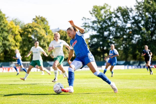 27.09.2026, GER, Fussball, Frauen, DFB Pokal, Saison 2026 2027, 1. Runde, SpVgg Greuther Fürth vs. TSG 1899 Hoffenheim Martine Trollsas Fenger ( Hoffenheim, 15 ) am Ball Fürth Julius Hirsch Sportzentrum Bayern Deutschland Copyright: xNordphoto Memmlerx