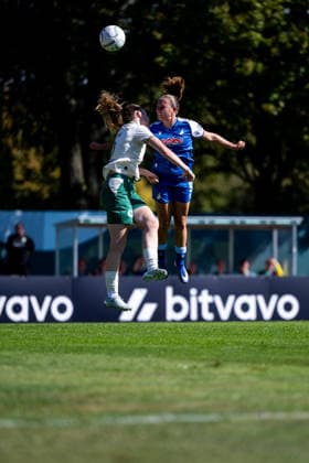 27.09.2026, GER, Fussball, Frauen, DFB Pokal, Saison 2026 2027, 1. Runde, SpVgg Greuther Fürth vs. TSG 1899 Hoffenheim Marie Steiner ( Hoffenheim, 09 ) im Zweikampf beim Kopfball Fürth Julius Hirsch Sportzentrum Bayern Deutschland Copyright: xNordphoto Memmlerx