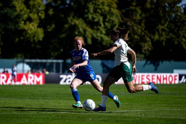 27.09.2026, GER, Fussball, Frauen, DFB Pokal, Saison 2026 2027, 1. Runde, SpVgg Greuther Fürth vs. TSG 1899 Hoffenheim Milena Röder ( Hoffenheim, 16 ) im Zweikampf Fürth Julius Hirsch Sportzentrum Bayern Deutschland Copyright: xNordphoto Memmlerx