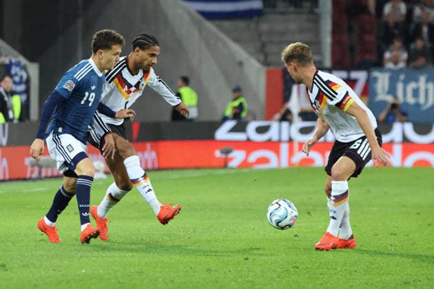 27.09.2026, Fussball, Herren, UEFA Nations League 2027, Deutschland - Griechenland, Kevin Schade (Deutschland), Joshua Kimmich (Deutschland), Konstantinos Karetsas (Griechenland) Augsburg WWK-Arena Bayern Deutschland (DEU) Copyright: xSebastianxBachx