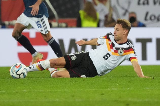 Joshua Kimmich (Deutschland Germany) holt sich den Ball - Augsburg 27.09.2026: Deutschland vs. Griechenland, UEFA Nations League, WWK Arena, 2. Spieltag