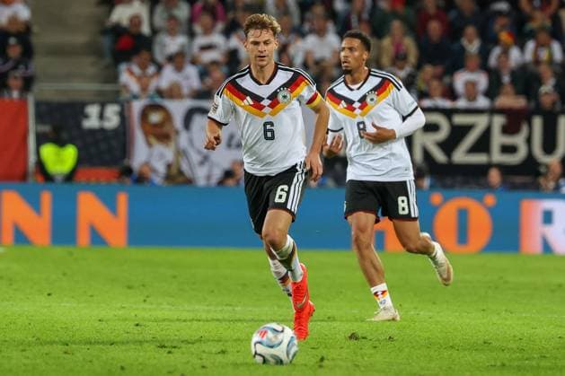 Joshua Kimmich 6 (Deutschland) in Aktion, dahinter Felix Nmecha 8 (Deutschland), Deutschland vs. Griechenland, Fussball, DFL, DFB, UEFA Nations League, Saison 2026 2027, Gruppenphase, Gruppe B, Spieltag 2 von 6, 27.09.2026 Augsburg Bayern Deutschland