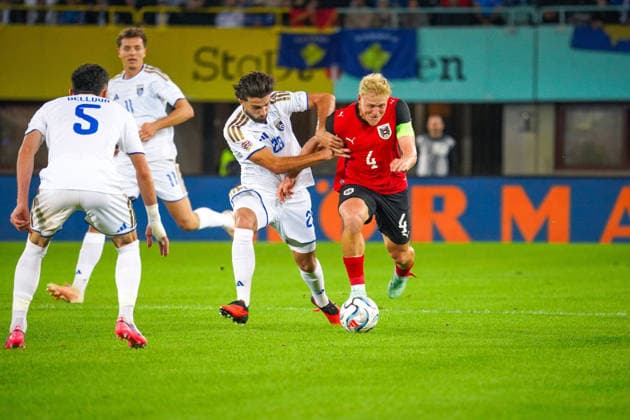 Fussball: Österreich Nationalteam: UEFA Nations League 2026 2027 - Liga B, Gruppe B3, 2. Spieltag, 27.09.2026 - Österreich (ÖFB) vs. Kosovo (FFK) - Ernst-Happel-Stadion (Wien, Österreich); Xaver Schlager (Österreich, 4) mit Leon Avdullahu (Kosovo, 23) Copyright: xLukasxBierederx