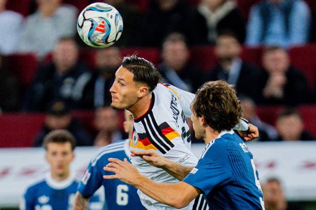 Nations League, Gruppe A, 2. Spieltag, Deutschland vs. Griechenland am 27.09.2026 in der WWK Arena in Augsburg Younes Ebnoutalib (Deutschland) Kevin Schade (Deutschland) Copyright: xBahhoxKarax