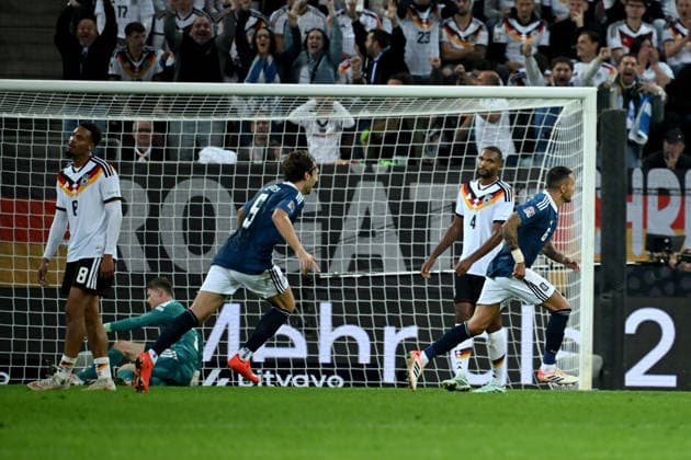 27.09.2026, xemx, Fussball UEFA Nations League, Deutschland - Griechenland v.l. Torjubel nach dem Tor zum celebrating the goal celebrate 0:1 durch Dimitrios Kourbelis (Griechenland) Augsburg