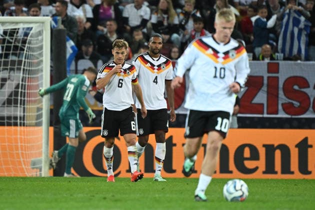 27.09.2026, xemx, Fussball UEFA Nations League, Deutschland - Griechenland v.l. Joshua Kimmich (Deutsche Fussball Nationalmannschaft DFB) Jonathan Tah (Deutsche Fussball Nationalmannschaft DFB) Enttäuscht, traurig, frustriert, ratlos, Augsburg