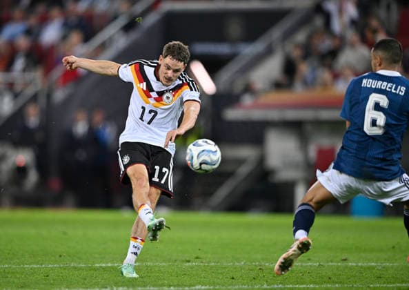 Torschuss Aktion Torchance Florian Wirtz GER (17) gegen Dimitris Kourbelis GRE (06) DFB Laenderspiel Deutschland GER vs Griechenland GRE UEFA Nations League am 27.09.2026 DFL REGULATIONS PROHIBIT ANY USE OF PHOTOGRAPHS AS IMAGE SEQUENCES AND OR QUASI-VIDEO DFB Laenderspiel Deutschland GER vs Griechenland GRE UEFA Nations League