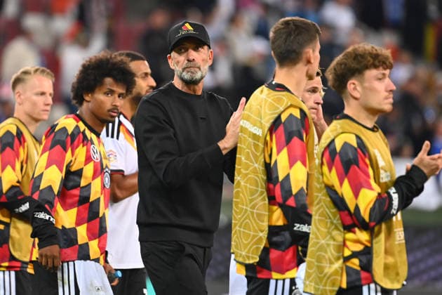Bundestrainer Juergen KLOPP (GER) nach Spielende, mit Spieler,Abgang, Fussball Nations League Gruppenphase, Gruppe B, 2.Spieltag Deutschland (GER) - Griechenland (GRE) 0-1, am 27.09.2026 , WWK ARENA AUGSBURG