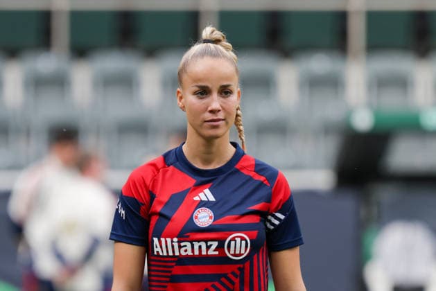 27.09.2026, xgrfx, Fussball DFB Pokal Frauen 1.Runde, Borussia Mönchengladbach - FC Bayern München v.l. Giulia Gwinn (FC Bayern München) Mönchengladbach
