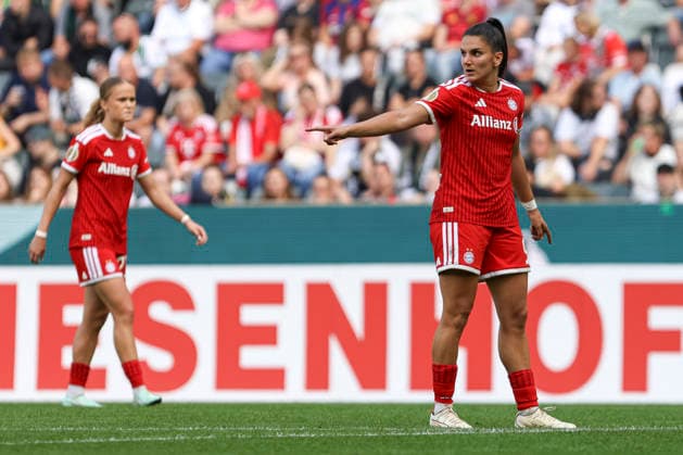 Jovana DamnjanoviÄ‡ (FC Bayern Muenchen) gestikuliert, Gestik waehrend des Spiels des DFB-Pokal der Frauen zwischen Borussia Moenchengladbach und FC Bayern Muenchen, ista-Borussia-Park am 27. September 2026 in Moenchengladbach, Deutschland. (Foto von Oliver Kaelke DeFodi Images) +++ Jovana DamnjanoviÄ‡ (FC Bayern Muenchen) gestures during the DFB-Pokal der Frauen match between Borussia Moenchengladbach and FC Bayern Muenchen at ista-Borussia-Park on September 27, 2026 in Moenchengladbach, Germany. (Photo by Oliver Kaelke DeFodi Images) DFB DFL REGULATIONS PROHIBIT ANY USE OF PHOTOGRAPHS AS IMAGE SEQUENCES AND OR QUASI-VIDEO. (Photo by Oliver Kaelke DeFodi Images) -