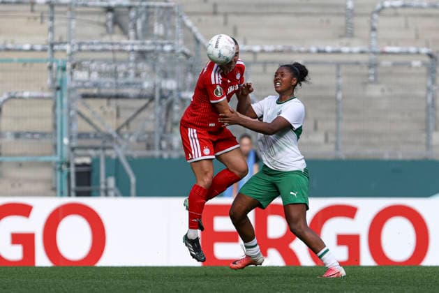 Vanessa Gilles (FC Bayern Muenchen) und Lili Jones-Baidoe (Borussia Moenchengladbach) im Zweikampf waehrend des Spiels des DFB-Pokal der Frauen zwischen Borussia Moenchengladbach und FC Bayern Muenchen, ista-Borussia-Park am 27. September 2026 in Moenchengladbach, Deutschland. (Foto von Oliver Kaelke DeFodi Images) +++ Vanessa Gilles (FC Bayern Muenchen) und Lili Jones-Baidoe (Borussia Moenchengladbach) battle for the ball during the DFB-Pokal der Frauen match between Borussia Moenchengladbach and FC Bayern Muenchen at ista-Borussia-Park on September 27, 2026 in Moenchengladbach, Germany. (Photo by Oliver Kaelke DeFodi Images) DFB DFL REGULATIONS PROHIBIT ANY USE OF PHOTOGRAPHS AS IMAGE SEQUENCES AND OR QUASI-VIDEO. (Photo by Oliver Kaelke DeFodi Images) -