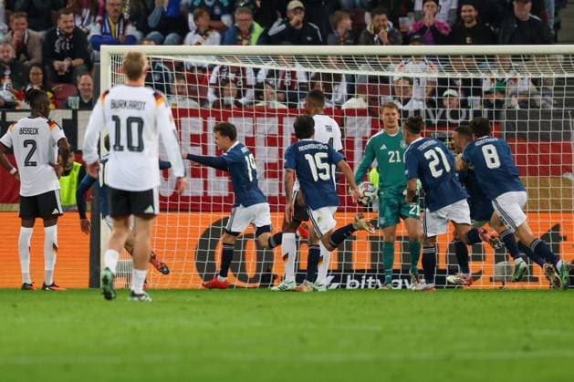 Jubel der griechischen Mannschaft nach dem 0:1 durch Dimitris Kourbelis 6 (Griechenland), Enttaeuschung bei den deutschen Spielern, Deutschland vs. Griechenland, Fussball, DFL, DFB, UEFA Nations League, Saison 2026 2027, Gruppenphase, Gruppe B, Spieltag 2 von 6, 27.09.2026 Augsburg Bayern Deutschland