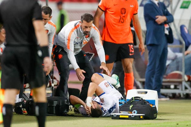 BELGRADE, SERBIA - SEPTEMBER 27: Andrija Zivkovic of Serbia Micky van de Ven of Netherlands Ruud van Nistelrooij during the UEFA Nations League match between Serbia and Netherlands at on September 27, 2026 in Belgrade, Serbia.  Copyright: xDijksxMedia MBxMediax