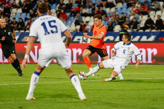 BELGRADE, SERBIA - SEPTEMBER 27: Ruben van Bommel of Netherlands Nemanja Maksimovic of Serbia during the UEFA Nations League match between Serbia and Netherlands at on September 27, 2026 in Belgrade, Serbia.  Copyright: xDijksxMedia MBxMediax