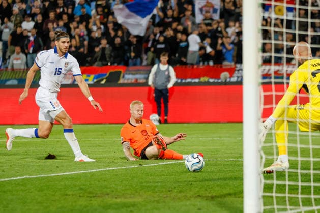 BELGRADE, SERBIA - SEPTEMBER 27: Srdan Babic of Serbia, Mexx Meerdink of Netherlands scoring the 1-2 during the UEFA Nations League match between Serbia and Netherlands at on September 27, 2026 in Belgrade, Serbia.  Copyright: xDijksxMedia MBxMediax