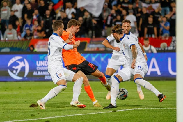 BELGRADE, SERBIA - SEPTEMBER 27: Guus Til of Netherlands Nemanja Maksimovic of Serbia Nemanja Gudelj of Serbia during the UEFA Nations League match between Serbia and Netherlands at on September 27, 2026 in Belgrade, Serbia.  Copyright: xDijksxMedia MBxMediax