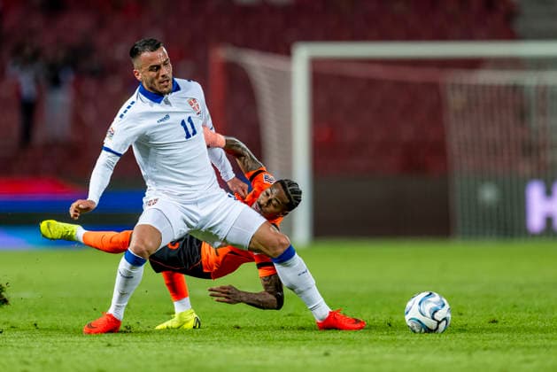 BELGRADO - (l-r) Servie defender Filip Kostic and Nederland forward Crysencio Summerville during the UEFA Nations League match between Servie and Nederland at Rajko Mitic Stadion on 27 September 2026 in Belgrado, Servie. (Photo by DeFodi Images) -
