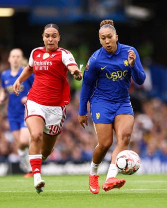 Chelsea v Arsenal Women 27 September 2026, London - Women s Super League - Chelsea v Arsenal - Lauren James of Chelsea and Lisa Baum of Arsenal - Photo: Jacques Feeney Offside. London UK Copyright: xJacquesxFeeneyx xOffsidexOffside