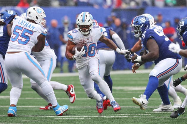 EAST RUTHERFORD, NJ - SEPTEMBER 27: Tony Pollard 20 of the Tennessee Titans runs during the game against the New York Giants at MetLife Stadium on September 27, 2026 in East Rutherford, New Jersey. (Photo by Rich Graessle Icon Sportswire) NFL, American Football Herren, USA SEP 27 Titans at Giants EDITORIAL USE ONLY Icon262092732377