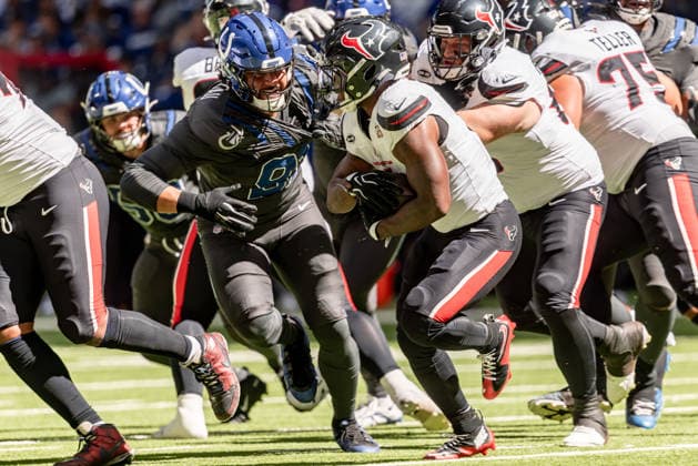 September 27, 2026, Indianapolis, Indiana, U.S: Houston Texans running back Woody Marks (4) carries the ball during the game between the Houston Texans and the Indianapolis Colts at Lucas Oil Stadium, Indianapolis, Indiana. Indianapolis U.S - ZUMAs304 20260927_zaf_s304_031 Copyright: xScottxStuartx
