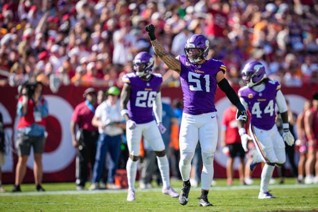 TAMPA, FL - SEPTEMBER 27: Minnesota Vikings linebacker Blake Cashman (51) signals 4th down during a game between the Tampa Bay Buccaneers and the Minnesota Vikings, Sunday, September 27, 2026 at Raymond James Stadium in Tampa, Florida (Photo by Ricky Bowden Icon Sportswire) NFL, American Football Herren, USA SEP 27 Vikings at Buccaneers EDITORIAL USE ONLY Icon55309272026040