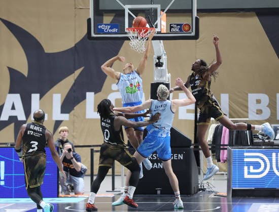 Tajh Green (Basketball Loewen Braunschweig), Robin Amaize (Rostock Seawolves) Basketball, Herren, Saison 2026 2027, easyCredit Basketball-Bundesliga, Basketball Loewen Braunschweig gegen Rostock Seawolves, 83-82