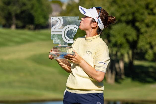 September 27, 2026, Rogers, Arkansas, USA: YUNA NISHIMURA kisses the trophy after winning the Walmart NW Arkansas Championship at Pinnacle Country Club. Rogers USA - ZUMAw173 20260927_zsp_w173_002 Copyright: xLukexWelshx