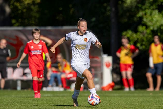Thüringen-Pokal Achtelfinale Frauen: 1. FFC Saalfeld vs. 1. FFV Erfurt; Saalfeld; 27.09.2026 Karline Gibowsky ( 26; 1. FFV Erfurt) Thüringen-Pokal Achtelfinale Frauen: 1. FFC Saalfeld vs. 1. FFV Erfurt; Hauptplatz Lok-Sportplatz; 27.09.2026 Copyright: xBEAUTIFULxSPORTS Duehringx