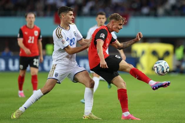 27.09.2026 - SOCCER - 2026 27 UEFA NATIONS LEAGUE, League B - Group B3, Round 2, Austria vs Kosovo Veldin Hodza (Kosovo) and Nikolas Veratschnig (Austria) shoots the ball Vienna Ernst-Happel-Stadion Vienna Austria Copyright: xYigitxOermexYigitxOermex