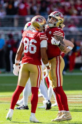 SANTA CLARA, CA - SEPTEMBER 27: KhaDarel Hodge 86 and George Kittle 85 of the San Francisco 49ers celebrates a first down in the fourth quarter of an NFL, American Football Herren, USA game against the Arizona Cardinals on September 27, 2026 at Levi s Stadium in Santa Clara, CA. (Photo by Matthew Huang Icon Sportswire) NFL: SEP 27 Cardinals at 49ers EDITORIAL USE ONLY Icon260927039