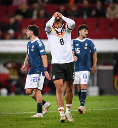FUSSBALL UEFA Nations League Liga A Gruppe 2 2026 2027 in Augsburg 27.09.2026 Deutschland - Griechenland Enttaeuschung Deutschland; Felix Nmecha (Mitte) nach einer vergebenen Torchance
