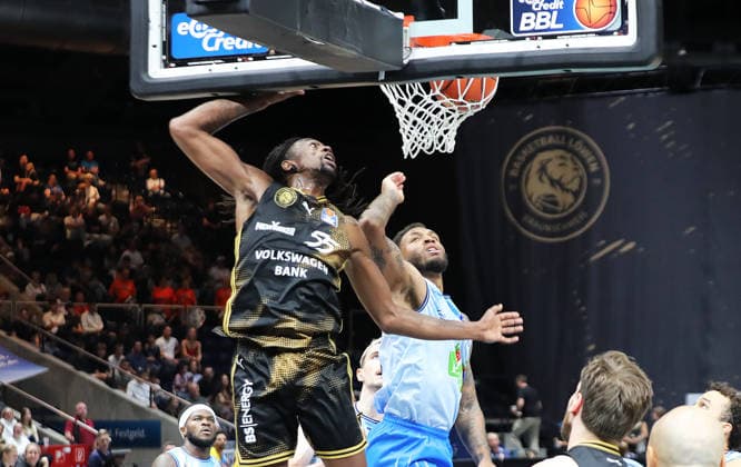 Tajh Green (Basketball Loewen Braunschweig), Todd Withers (Rostock Seawolves) Basketball, Herren, Saison 2026 2027, easyCredit Basketball-Bundesliga, Basketball Loewen Braunschweig gegen Rostock Seawolves, 83-82