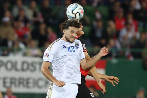 27.09.2026 - SOCCER - 2026 27 UEFA NATIONS LEAGUE, League B - Group B3, Round 2, Austria vs Kosovo Leon Avdullahu (Kosovo) and Vasilije Markovic (Austria) in aerial duel Vienna Ernst-Happel-Stadion Vienna Austria Copyright: xYigitxOermexYigitxOermex