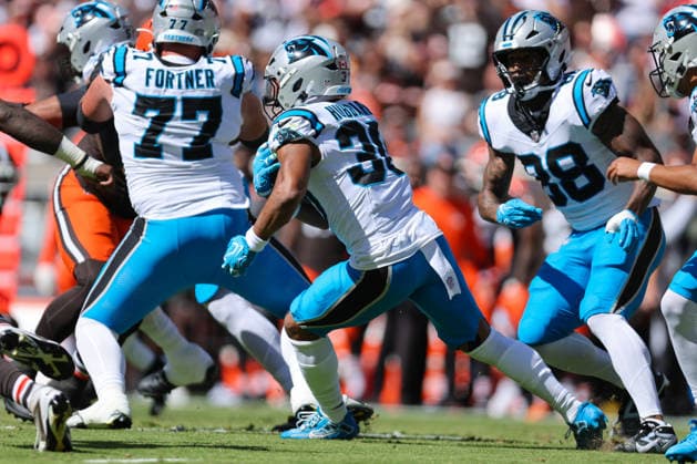 CLEVELAND, OH - SEPTEMBER 27: Carolina Panthers running back Chuba Hubbard (30) carries the football during the first quarter of the National Football League game between the Carolina Panthers and Cleveland Browns on September 27, 2026, at Huntington Bank Field in Cleveland, OH. (Photo by Frank Jansky Icon Sportswire) NFL, American Football Herren, USA SEP 27 Panthers at Browns EDITORIAL USE ONLY Icon260927044