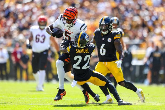 September 27, 2026, Pittsburgh, Pennsylvania, USA: Pittsburgh Steelers cornerback ASANTE SAMUEL JR. (22) wraps up Cincinnati Bengals wide receiver TEE HIGGINS (5) after a reception during the NFL, American Football Herren, USA football game between the Pittsburgh Steelers and the Cincinnati Bengals in Pittsburgh, Pennsylvania. Pittsburgh USA - ZUMAg257 20260927_zsp_g257_010 Copyright: xBrentxGudenschwagerx