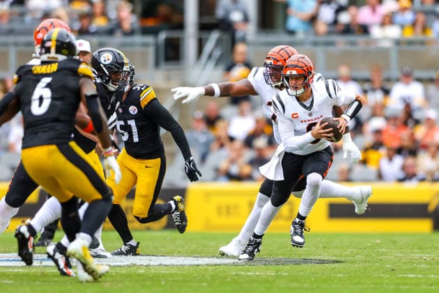 September 27, 2026, Pittsburgh, Pennsylvania, USA: Cincinnati Bengals quarterback JOE BURROW (9) looks to escape the pocket during the NFL, American Football Herren, USA football game between the Pittsburgh Steelers and the Cincinnati Bengals in Pittsburgh, Pennsylvania. Pittsburgh USA - ZUMAg257 20260927_zsp_g257_036 Copyright: xBrentxGudenschwagerx
