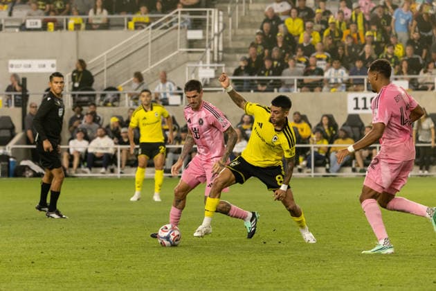 COLUMBUS, OH - SEPTEMBER 27: Columbus Crew Midfielder Santiago Rodriguez (8) battles for the ball against Inter Miami CF Midfielder Rodrigo De Paul (7) in the first half during the MLS, Fussball Herren, USA match between Columbus Crew and Inter Miami on September 27th, 2026 at ScottsMiracle-Gro Field in Columbus, OH (Photo by Michael Brown Icon Sportswire) SOCCER: SEP 27 MLS Columbus Crew vs Inter Miami CF EDITORIAL USE ONLY Icon27026092712