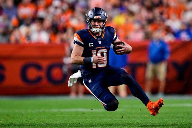 DENVER, CO - SEPTEMBER 27: Denver Broncos quarterback Bo Nix (10) slides after a carry in the second quarter during a game between the Los Angeles Rams and the Denver Broncos at Empower Field at Mile High on September 27, 2026 in Denver, Colorado. (Photo by Dustin Bradford Icon Sportswire) NFL, American Football Herren, USA SEP 27 Rams at Broncos EDITORIAL USE ONLY Icon132260927016