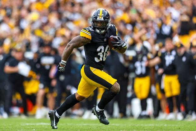 September 27, 2026, Pittsburgh, Pennsylvania, USA: Pittsburgh Steelers running back JAYLEN WARREN (30) carries the ball during the NFL, American Football Herren, USA football game between the Pittsburgh Steelers and the Cincinnati Bengals in Pittsburgh, Pennsylvania. NFL 2026: Bengals 27: 30 Steelers  - ZUMAg257 20260927_zsp_g257_053 Copyright: xBrentxGudenschwagerx