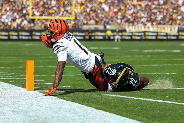 September 27, 2026, Pittsburgh, Pennsylvania, USA: Cincinnati Bengals wide receiver JA MARR CHASE (1) catches a pass for a touchdown against Pittsburgh Steelers cornerback ASANTE SAMUEL JR. (22) during the NFL, American Football Herren, USA football game between the Pittsburgh Steelers and the Cincinnati Bengals in Pittsburgh, Pennsylvania. Pittsburgh USA - ZUMAg257 20260927_zsp_g257_068 Copyright: xBrentxGudenschwagerx