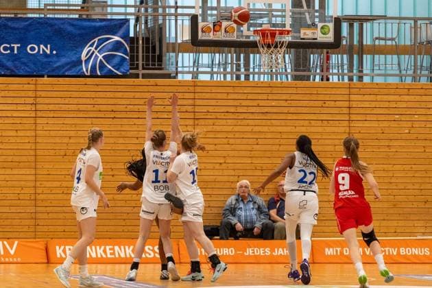 2. Damen Basketball Bundesliga (Nord): Astro Ladies Bochum - Hurricanes Rotenburg ** NUR FÜR REDAKTIONELLE ZWECKE ** EDITORIAL USE ONLY **<p>Am Sonntag, den 27. September 2026 starteten die VfL VIACTIV Astro Ladies Bochum (weiß) in der Rundsporthalle in die neue 2. Damen Basketball Bundesliga (Nord) mit einem Heimsieg gegen die Hurricanes Rotenburg (rot). Deutschland NRW Bochum Copyright: MichaelxSchwalm