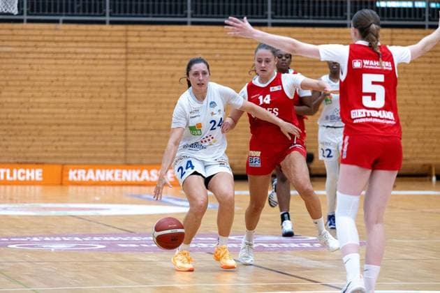 2. Damen Basketball Bundesliga (Nord): Astro Ladies Bochum - Hurricanes Rotenburg ** NUR FÜR REDAKTIONELLE ZWECKE ** EDITORIAL USE ONLY **<p>Am Sonntag, den 27. September 2026 starteten die VfL VIACTIV Astro Ladies Bochum (weiß) in der Rundsporthalle in die neue 2. Damen Basketball Bundesliga (Nord) mit einem Heimsieg gegen die Hurricanes Rotenburg (rot). Im Bild: Lisa Kullik (Nr. 24, Astro Ladies Bochum). Deutschland NRW Bochum Copyright: MichaelxSchwalm